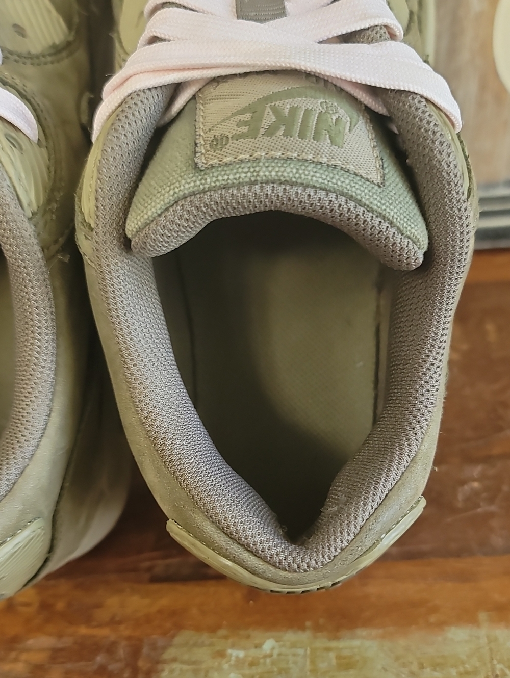 Nike Air Max 90 Winter Premium "Medium Olive/Pink" Wmns 6.5, Good Condition - Picture 10 of 16